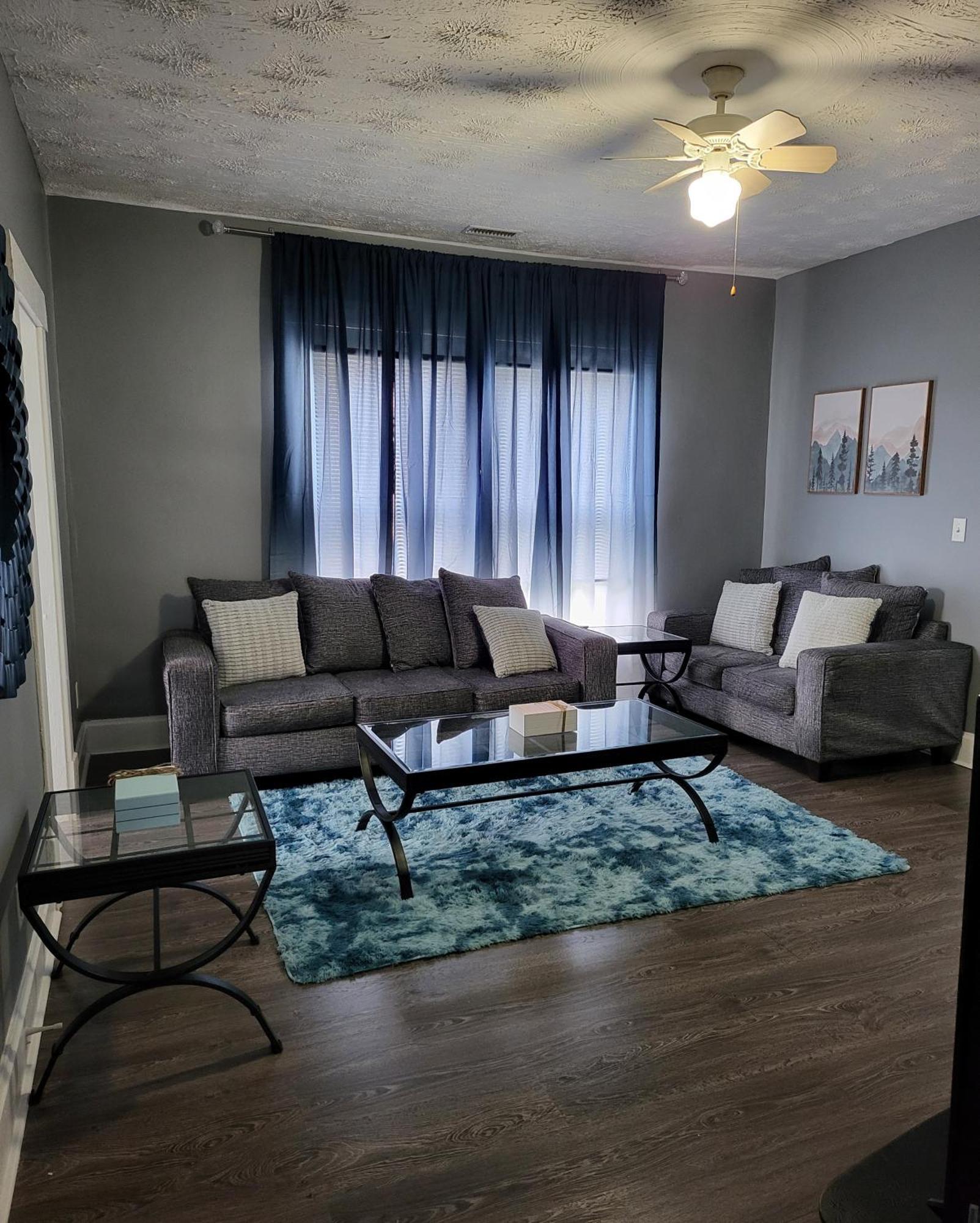 Alloggio in famiglia Guest With Two Double Beds In Oh, Airport Location *